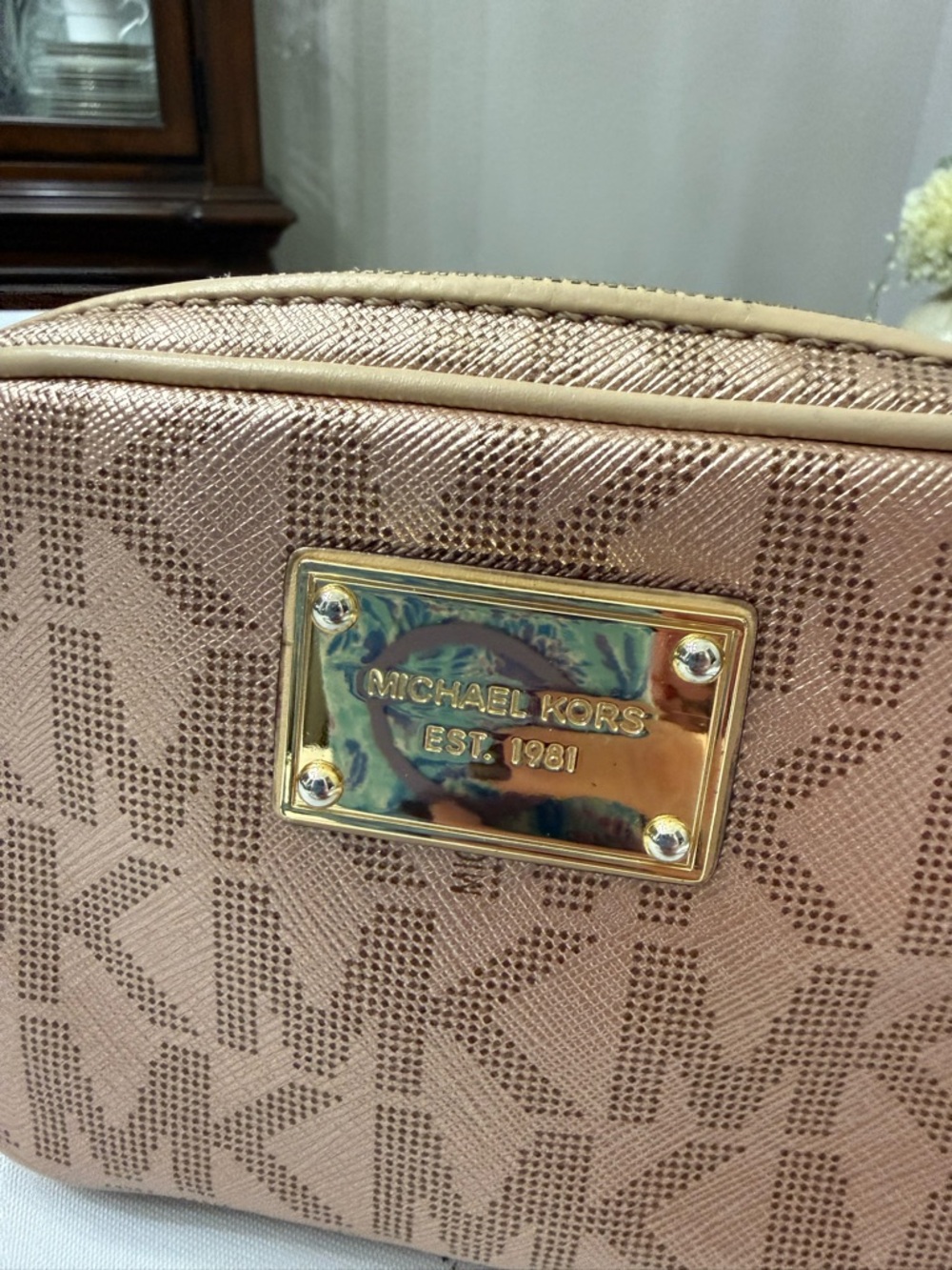 Michael Kors Blush rose gold Pink Signature MK Crossbody - Picture 2 of 10